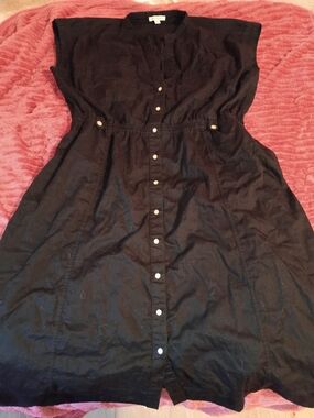Sleeveless Black Button-Front Midi Dress with Cinched Waist